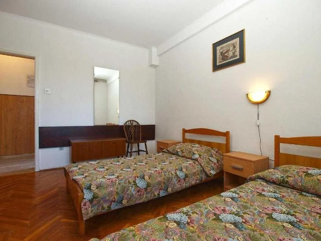 Apartment In Pula With Terrace, Air Conditioning, W-Lan, Washing Machine 633-6