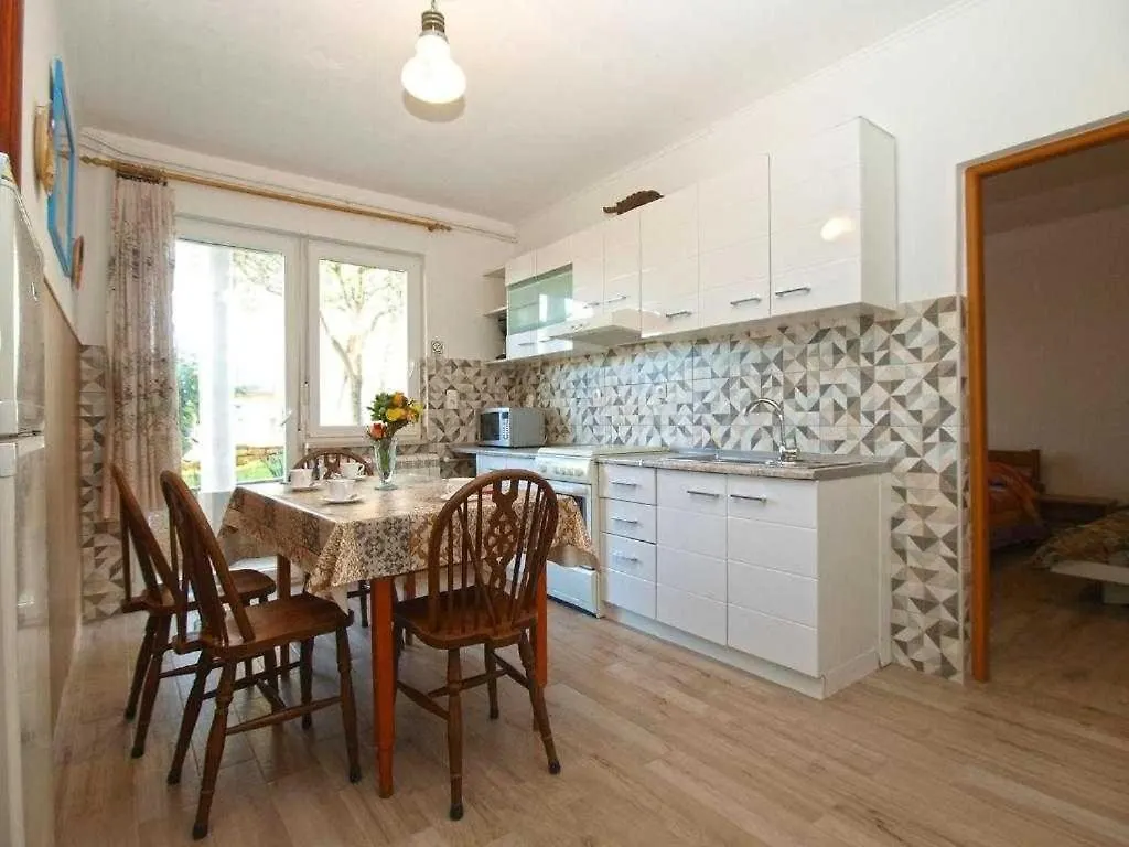 Apartment In Pula With Terrace, Air Conditioning, W-Lan, Washing Machine 633-6