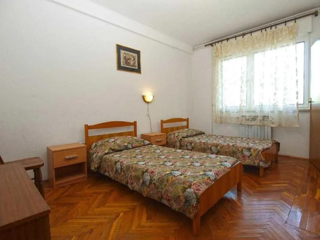 Apartment In Pula With Terrace, Air Conditioning, W-Lan, Washing Machine 633-6