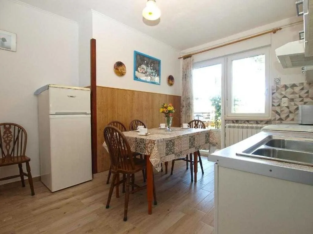 Apartment In Pula With Terrace, Air Conditioning, W-Lan, Washing Machine 633-6