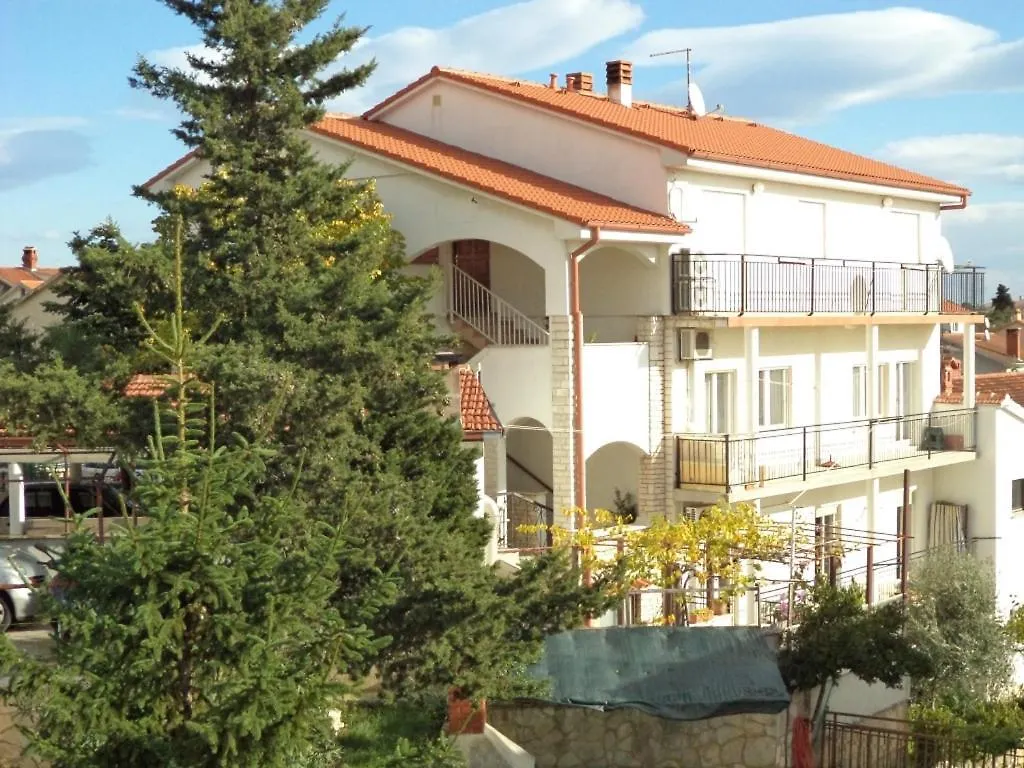 Apartment In Pula With Terrace, Air Conditioning, W-Lan, Washing Machine 633-6 0*,  Croatia