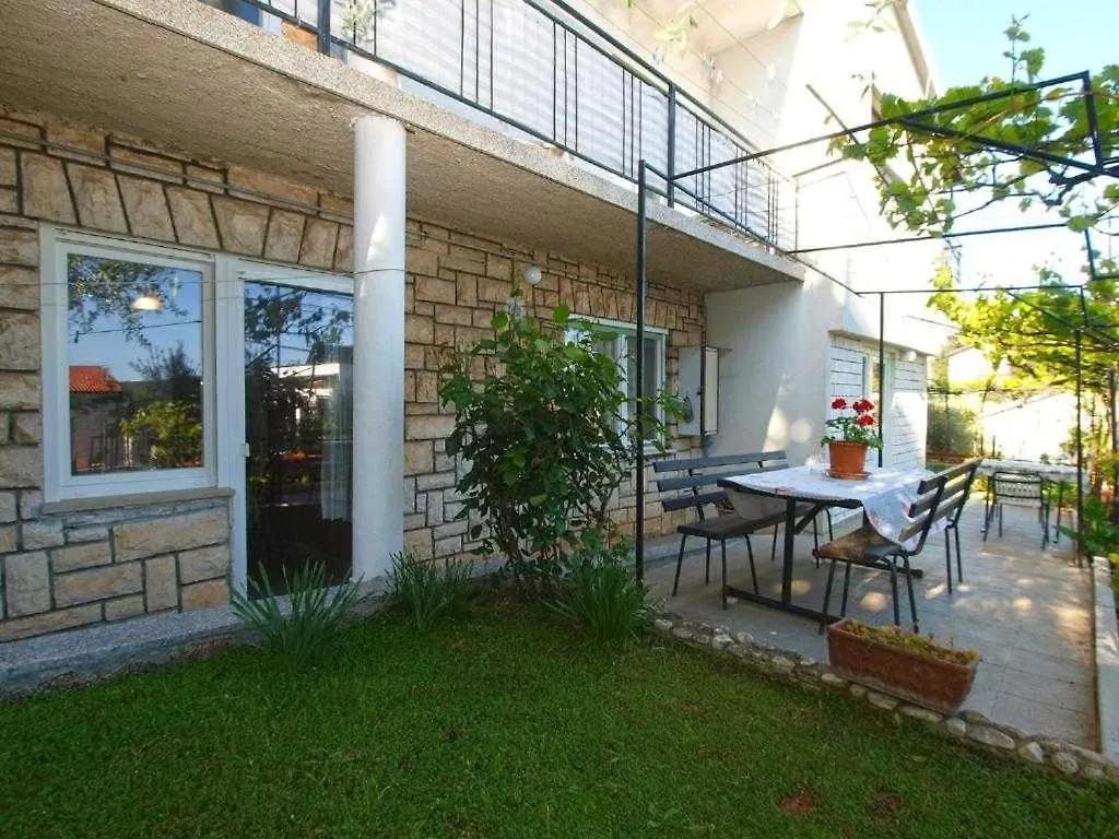 Apartment In Pula With Terrace, Air Conditioning, W-Lan, Washing Machine 633-6